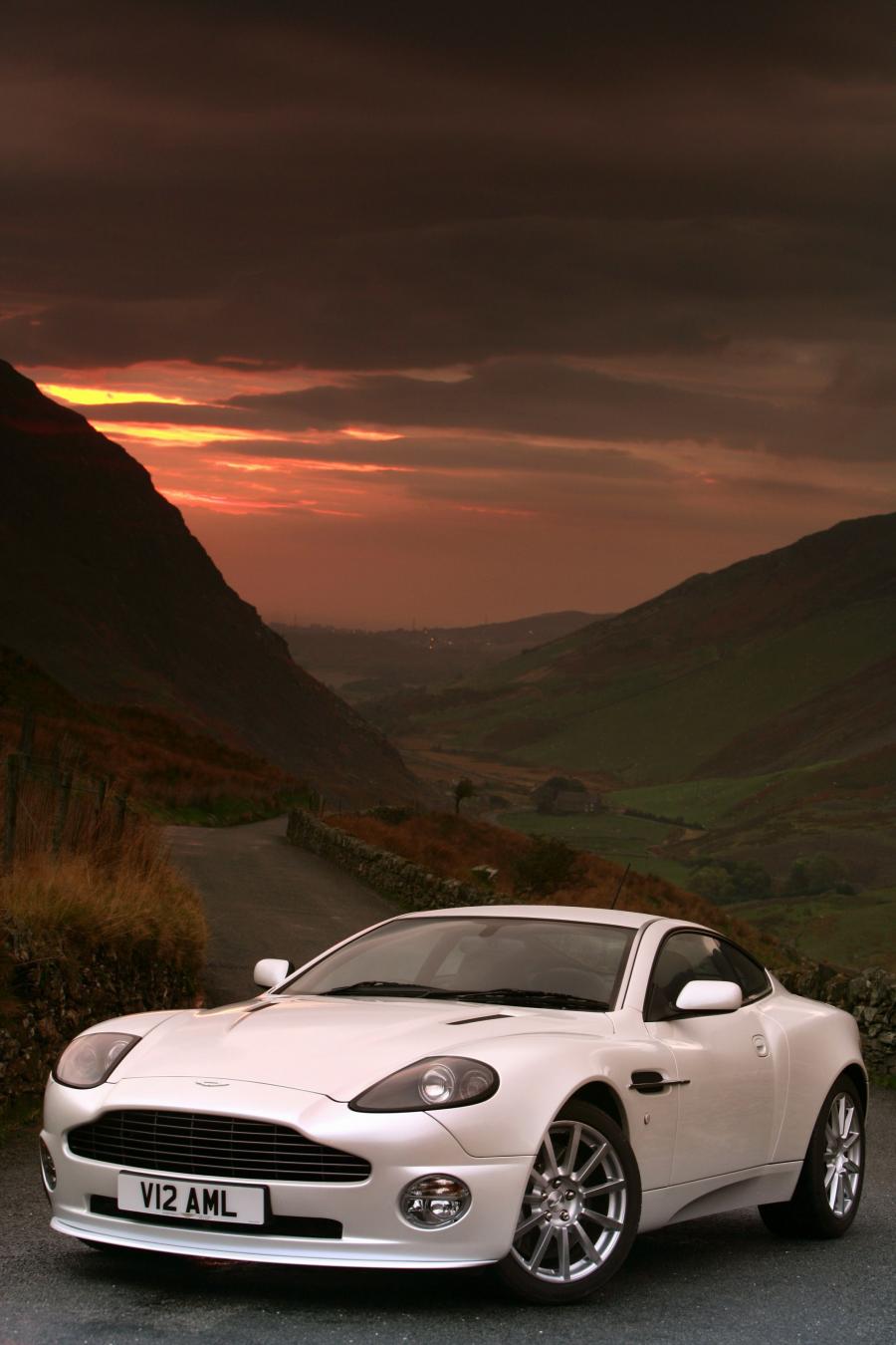  Aston Martin V12 Vanquish S 2004 года  (UK) (фото 3 из 37)